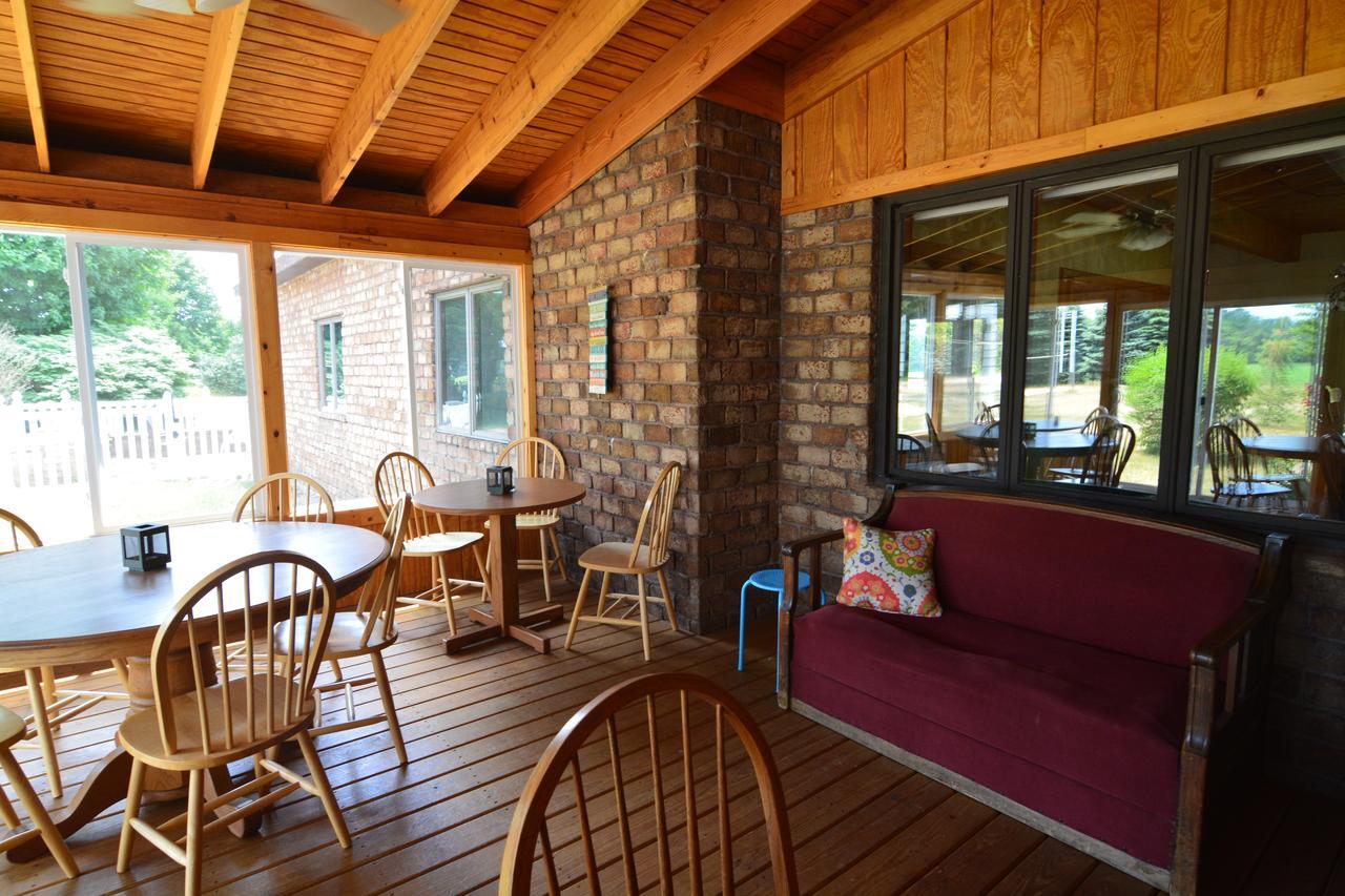 Hop & Vine Inn Fennville Extérieur photo